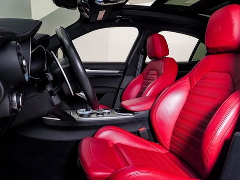 Used 2023 Alfa Romeo Stelvio Veloce image 18