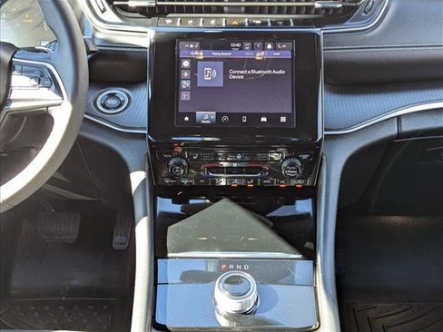 Used 2024 Jeep Grand Cherokee Altitude image 14