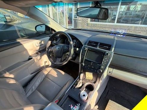 Used 2016 Toyota Camry LE w/ Moonroof Package FWD image 19