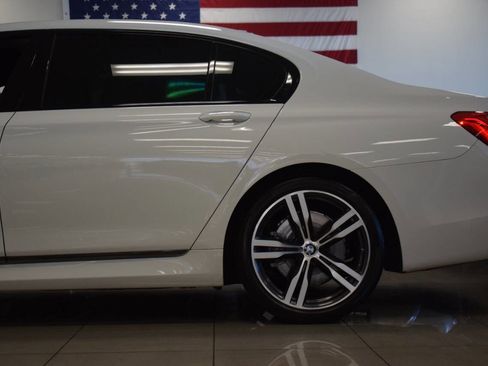 Used 2016 BMW 740i image 17