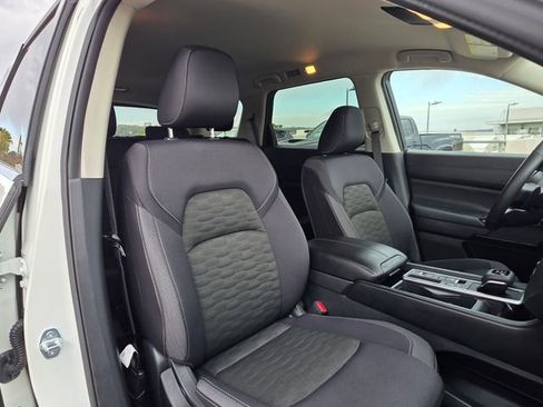 Used 2025 Nissan Pathfinder SV FWD image 10