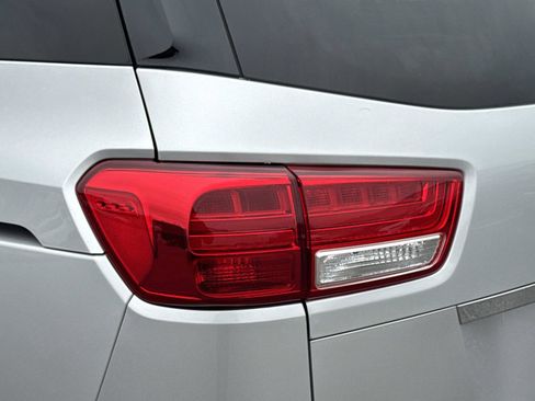 Used 2016 Kia Sedona SX image 29