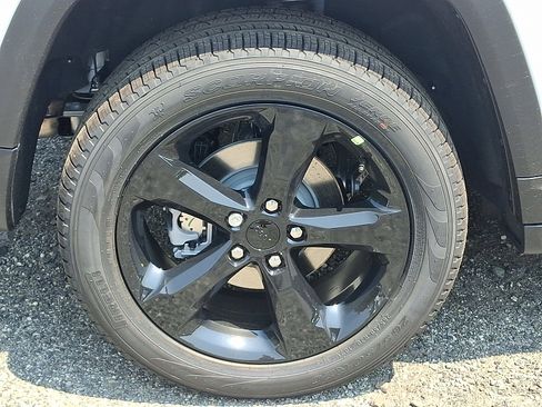 New 2025 Jeep Grand Cherokee Limited w/ Black Appearance Package image 5