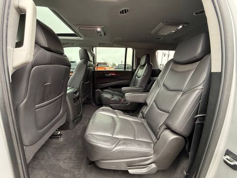 Used 2020 Cadillac Escalade ESV Luxury AWD/4WD image 18