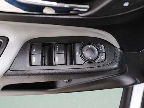 Used 2022 Chevrolet Equinox LT w/ LT True North Edition image 27