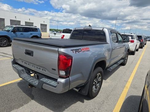 Used 2018 Toyota Tacoma TRD Off-Road w/ Technology Package AWD/4WD image 5