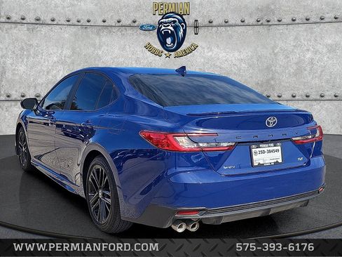 Used 2025 Toyota Camry SE image 3