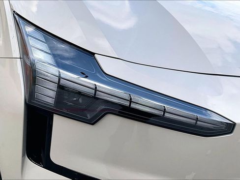 New 2026 Volvo EX30 Plus w/ Climate Package RWD image 40