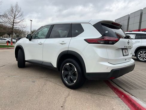 Used 2025 Nissan Rogue SV image 8