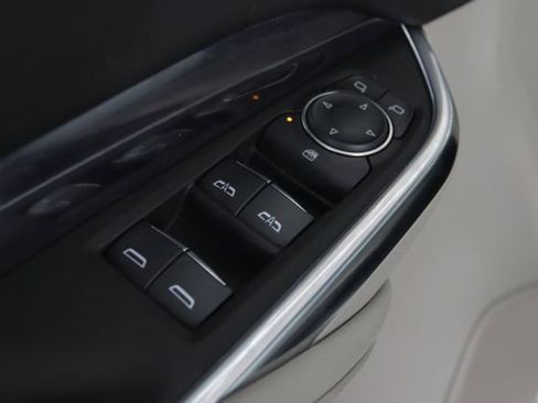 Certified 2021 Cadillac XT4 Luxury w/ Cold Weather Package image 21