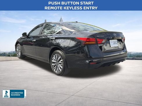 Used 2024 Nissan Altima 2.5 SV AWD/4WD image 3