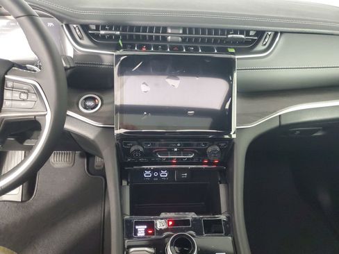 New 2025 Jeep Grand Cherokee L Limited image 16