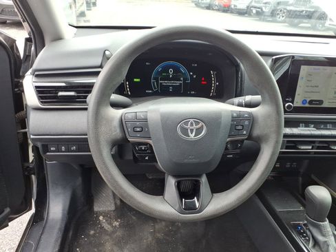 Used 2025 Toyota Camry LE image 8