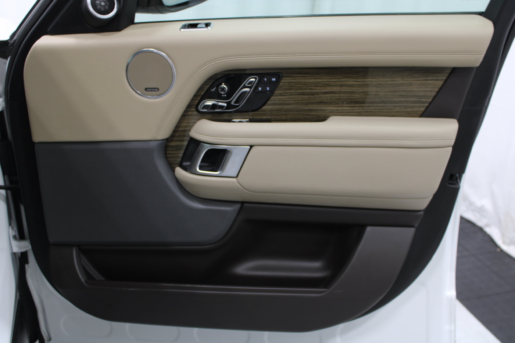 Used 2019 Land Rover Range Rover HSE AWD/4WD image 24