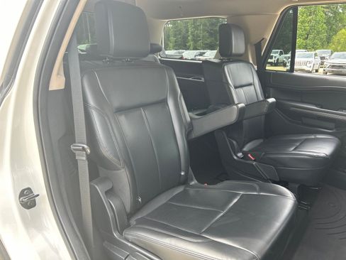 Used 2022 Ford Expedition XLT AWD/4WD image 19