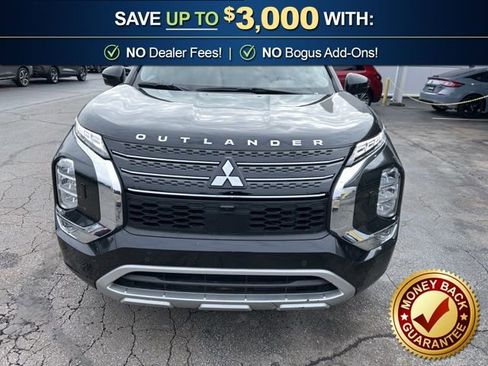 Used 2023 Mitsubishi Outlander SE image 4