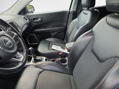 Used 2019 Jeep Compass Latitude w/ Cold Weather Group AWD/4WD image 12