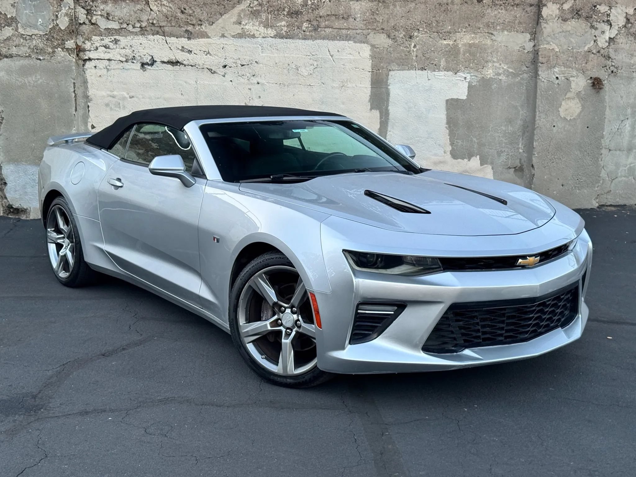 Used 2017 Chevrolet Camaro SS RWD image 2