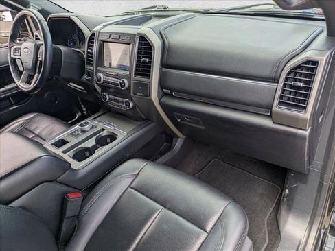 Used 2021 Ford Expedition XLT image 17