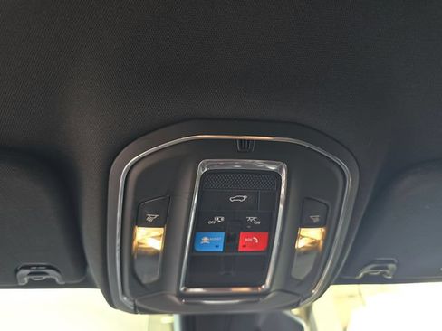 Certified 2023 Jeep Wagoneer Series III w/ Preferred Equipment Group AWD/4WD image 19