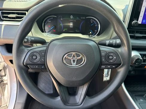 Used 2023 Toyota RAV4 LE AWD/4WD image 15