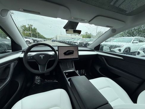 Used 2023 Tesla Model Y Long Range image 18