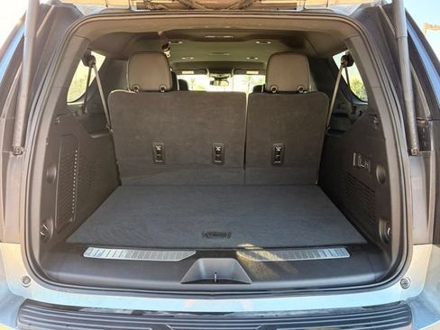 Used 2025 GMC Yukon XL Denali RWD image 14