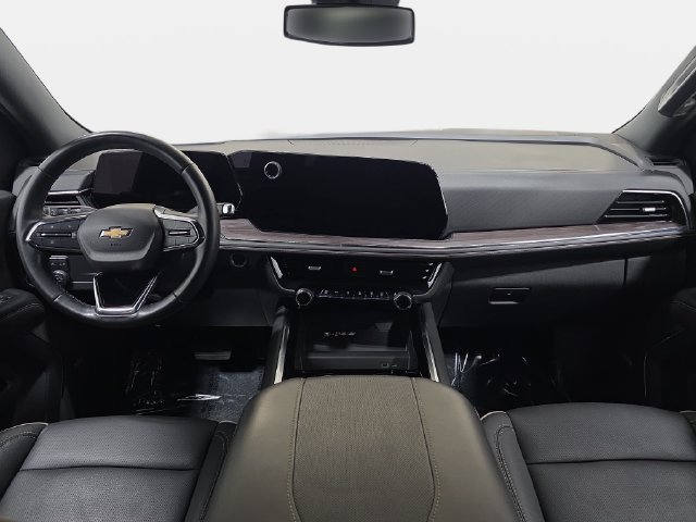 Used 2025 Chevrolet Suburban Premier AWD/4WD image 10