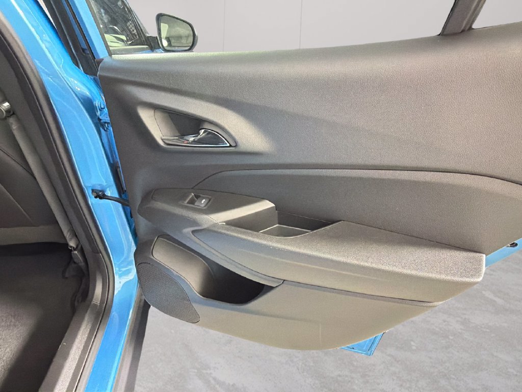 Certified 2025 Chevrolet Trax RS w/ Driver Confidence Package FWD image 33