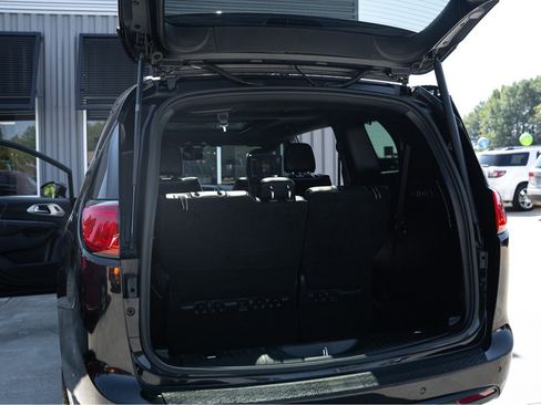 Used 2019 Chrysler Pacifica Limited w/ Advanced Safetytec Group image 27