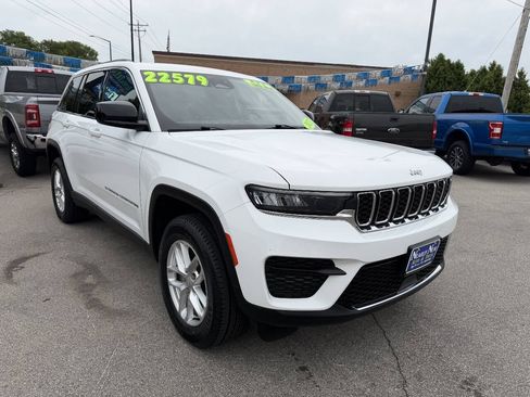 Used 2023 Jeep Grand Cherokee Laredo w/ Luxury Tech Group I AWD/4WD image 3