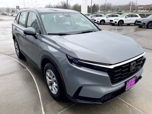 Used 2023 Honda CR-V LX image 4