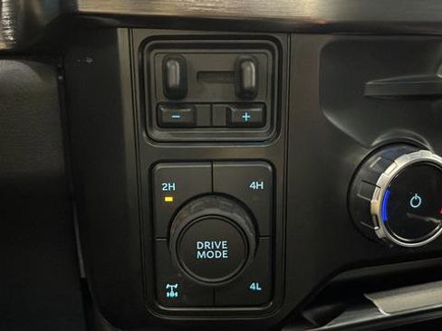 Used 2024 Ford F250 Lariat w/ Lariat Ultimate Package AWD/4WD image 34