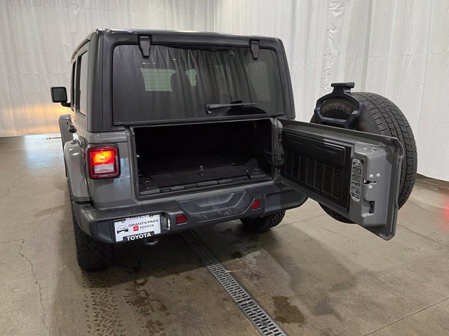 Used 2020 Jeep Wrangler Unlimited Sahara AWD/4WD image 12
