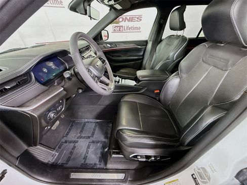 Used 2023 Jeep Grand Cherokee Overland w/ Luxury Tech Group IV image 25