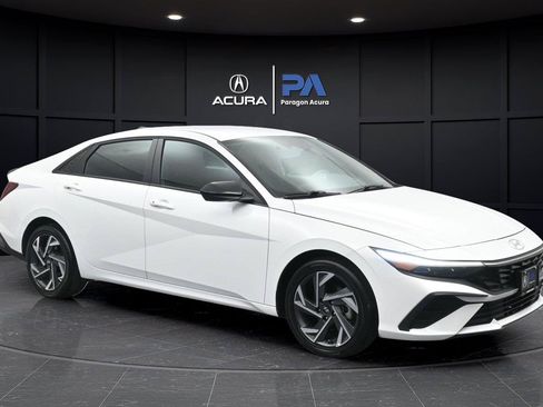 Used 2025 Hyundai Elantra SEL FWD image 29