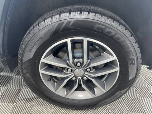 Used 2017 Jeep Grand Cherokee Limited AWD/4WD image 10