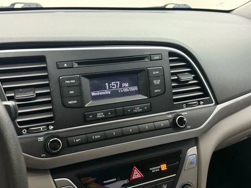 Used 2017 Hyundai Elantra SE FWD image 25