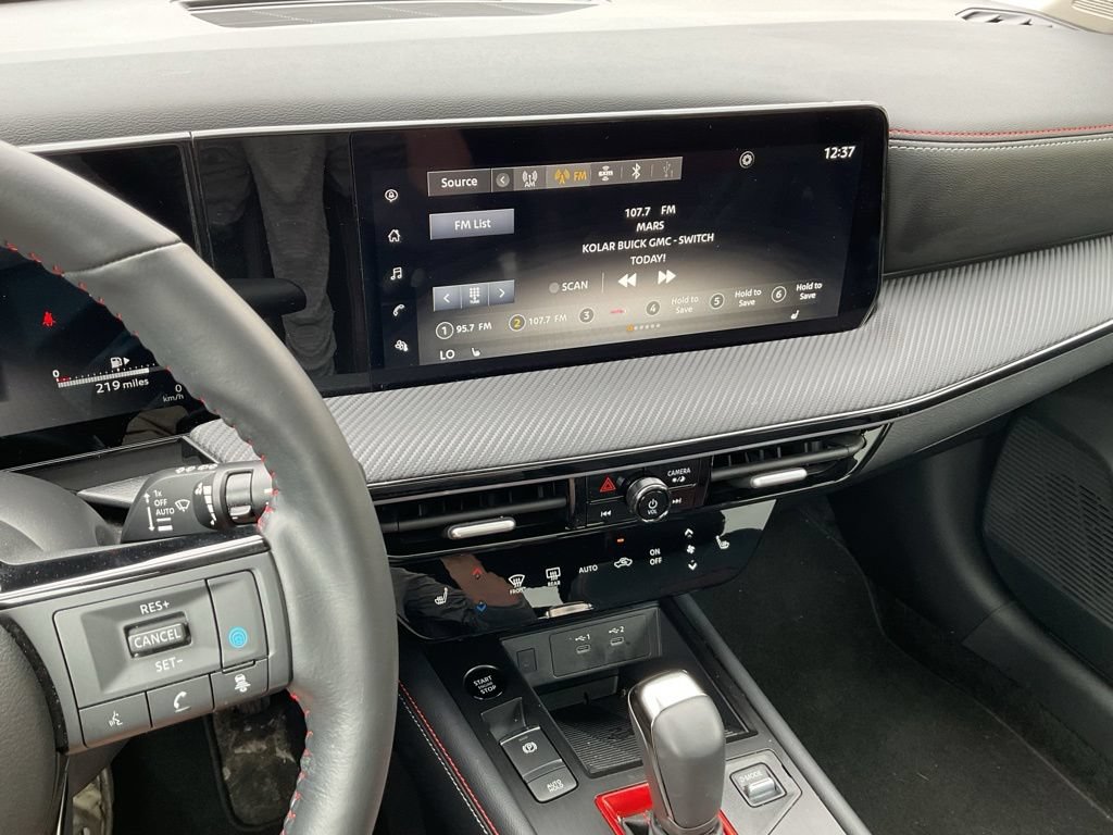 Used 2025 Nissan Kicks SR AWD/4WD image 14