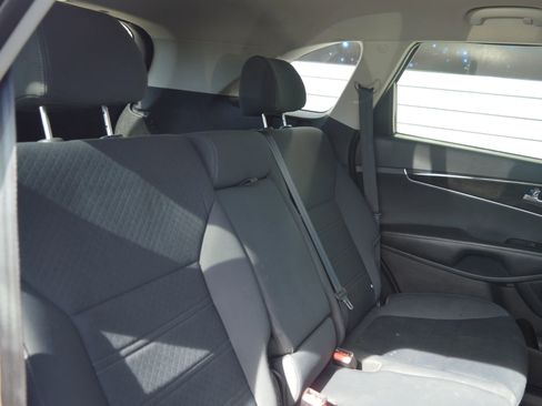 Used 2016 Kia Sorento LX w/ LX Convenience Package image 26