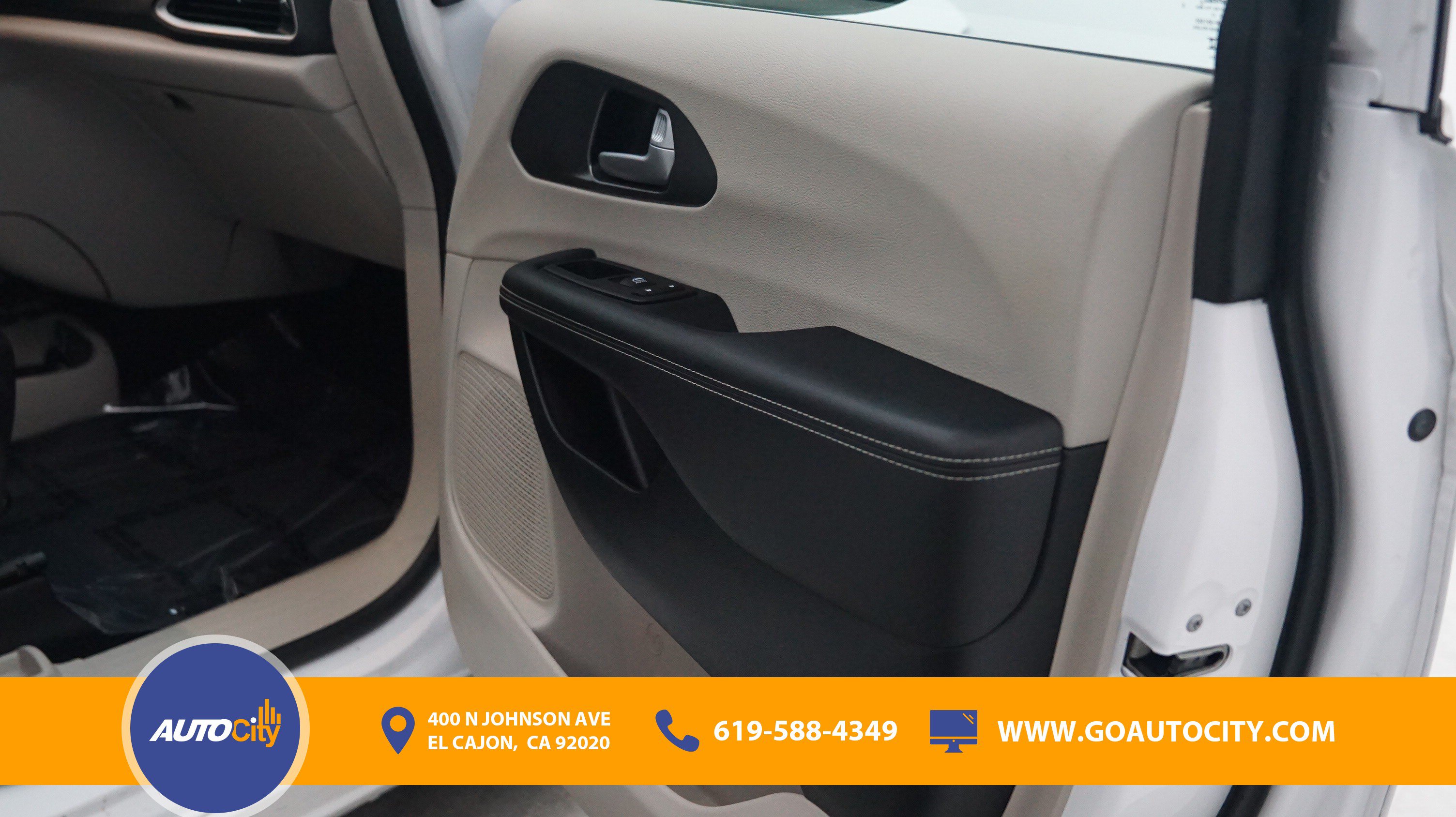 Used 2024 Chrysler Pacifica Touring-L FWD image 16