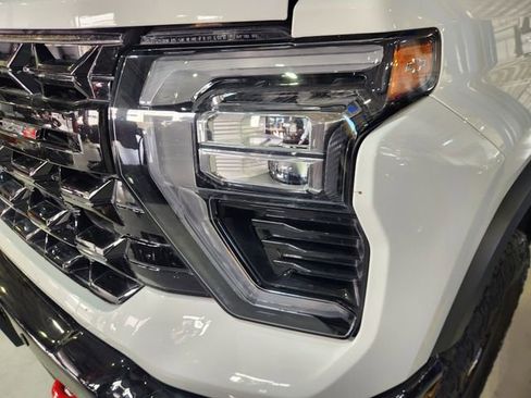 Used 2025 Chevrolet Silverado 2500 ZR2 w/ Technology Package AWD/4WD image 6