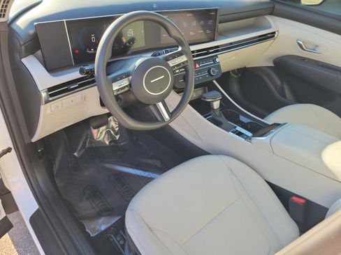 Certified 2025 Hyundai Tucson SE image 21