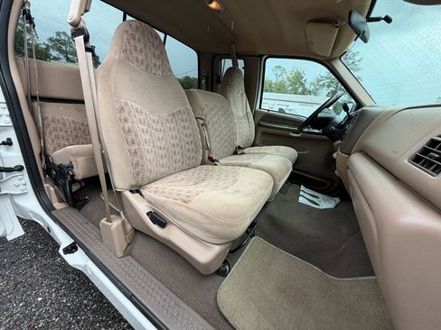 Used 1999 Ford F250 XLT image 17