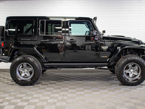 Used 2012 Jeep Wrangler Unlimited Rubicon image 2