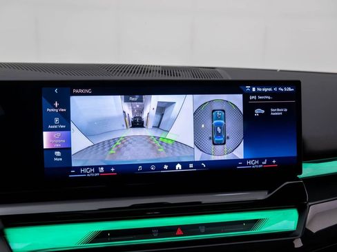 Used 2025 BMW 540i xDrive w/ Premium Package image 24