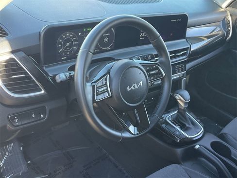 Certified 2024 Kia Seltos S image 17