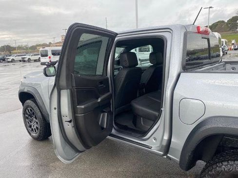 Used 2025 Chevrolet Colorado Trail Boss image 28