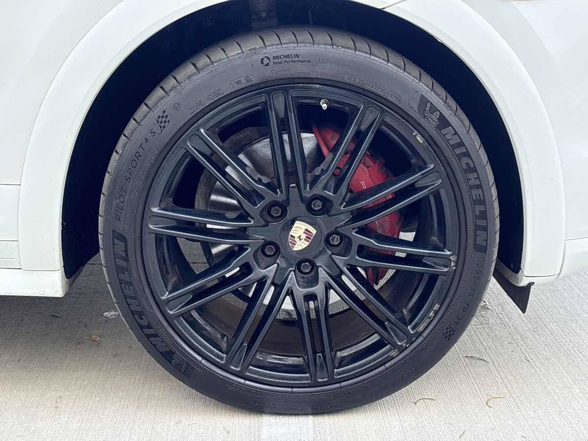 Used 2014 Porsche Cayenne GTS AWD/4WD image 9