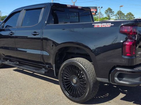 Used 2021 Chevrolet Silverado 1500 LT Trail Boss w/ Convenience Package II AWD/4WD image 2